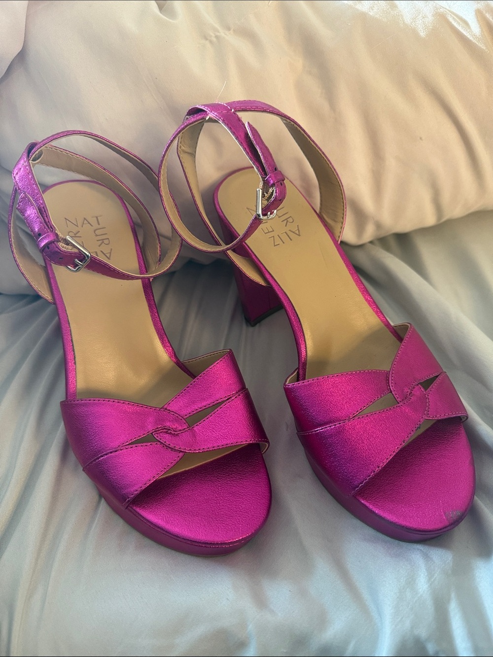 Naturalizer metallic pink heels 7.5w wide width